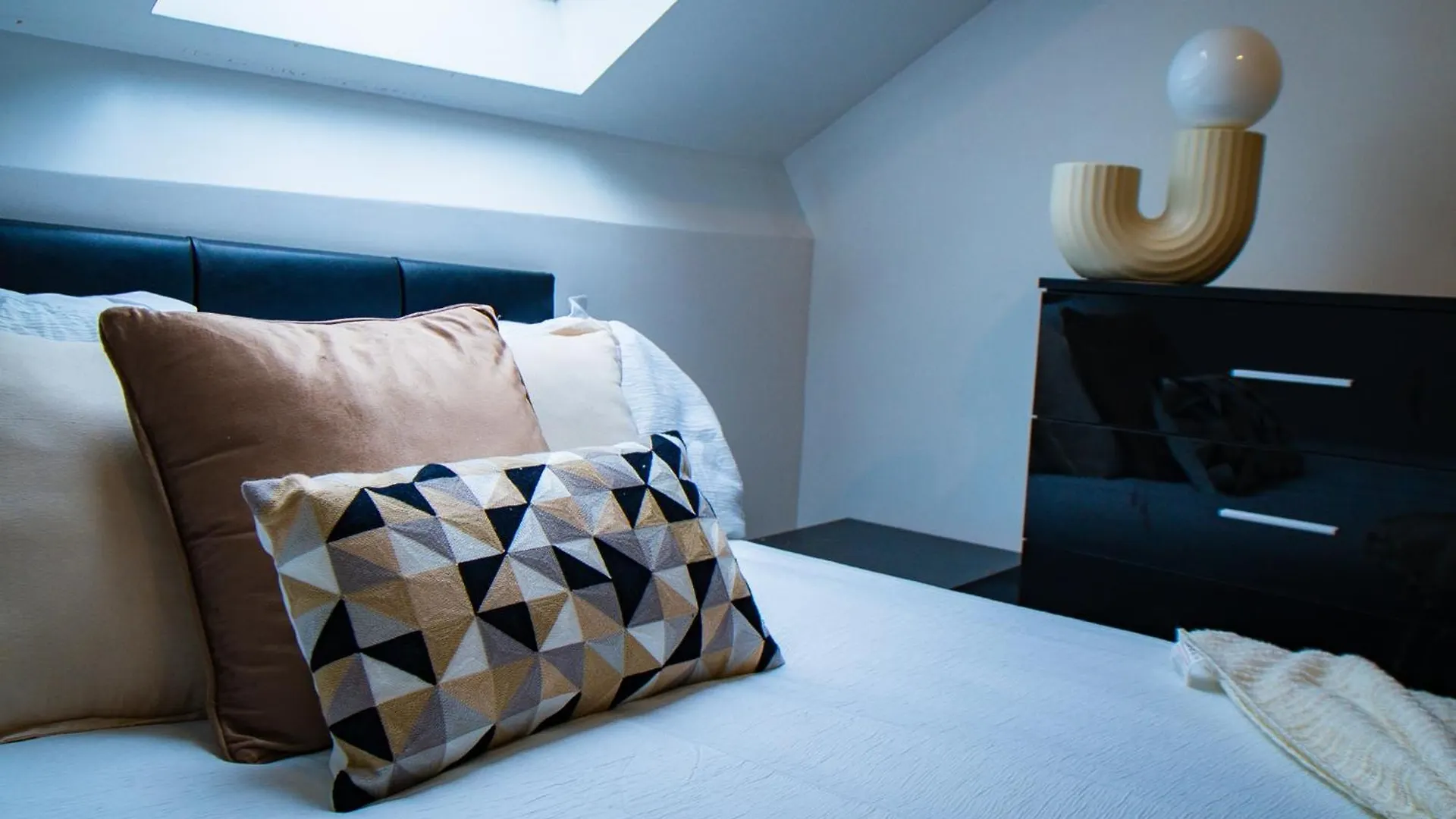 Firdaus Central Apartments Huddersfield Royaume-Uni