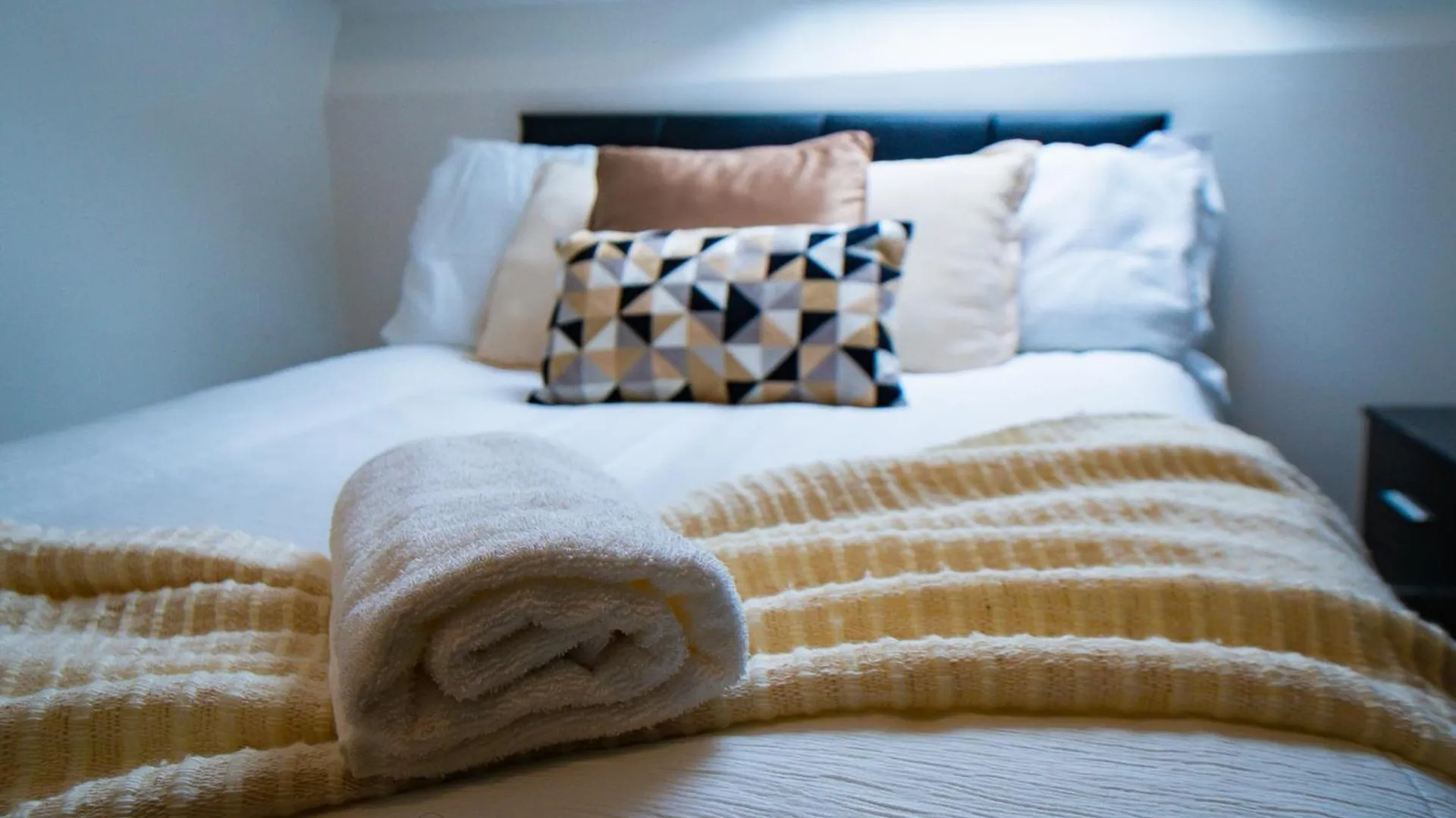 Firdaus Central Apartments Huddersfield Royaume-Uni